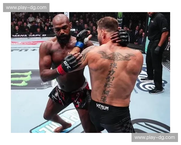 巅峰错位:米欧奇vs凯恩,谁才是UFC史上真正的重量级“史诗之王”?